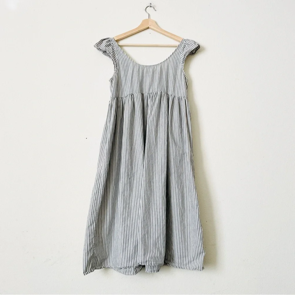 The Great SIZE 2 Flutter Sleeve Cami Stripe Midi Dress in dark gray / white - Picture 4 of 5